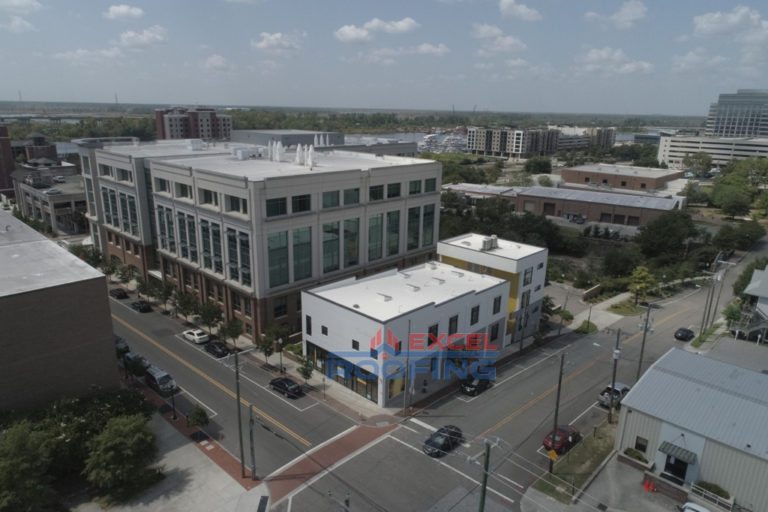 Apartment building in Wilmington, NC, with a newly installed TPO roof.